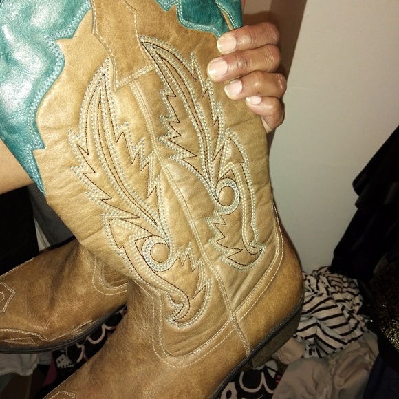 Boots - Picture 3 of 3